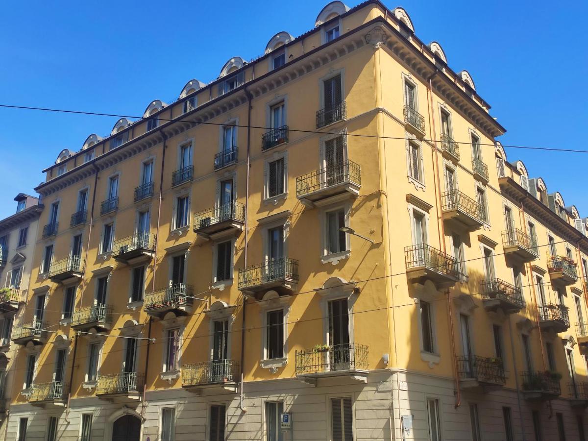 Appartamento su cortile magico : centro Torino Esterno foto