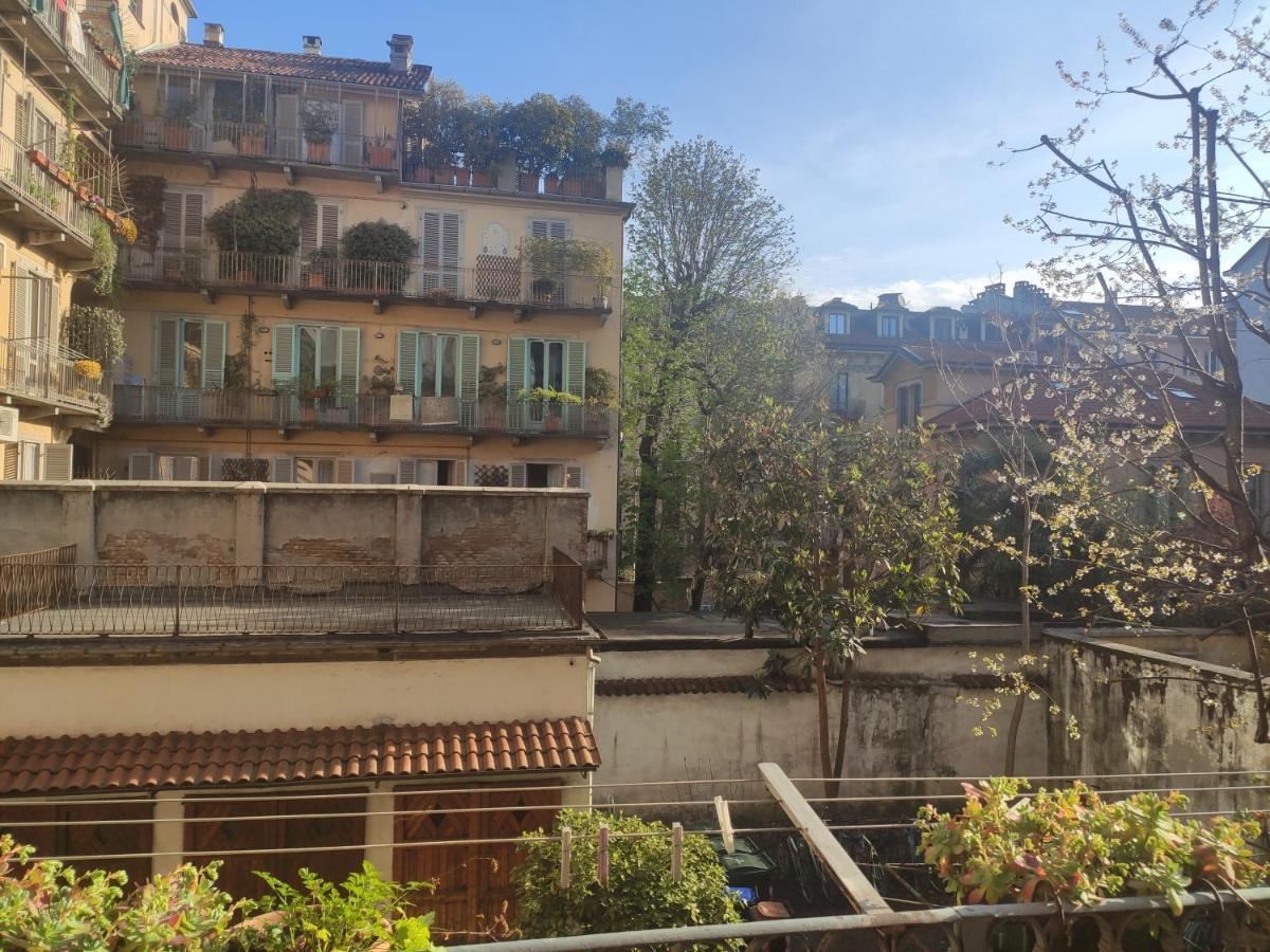 Appartamento su cortile magico : centro Torino Esterno foto